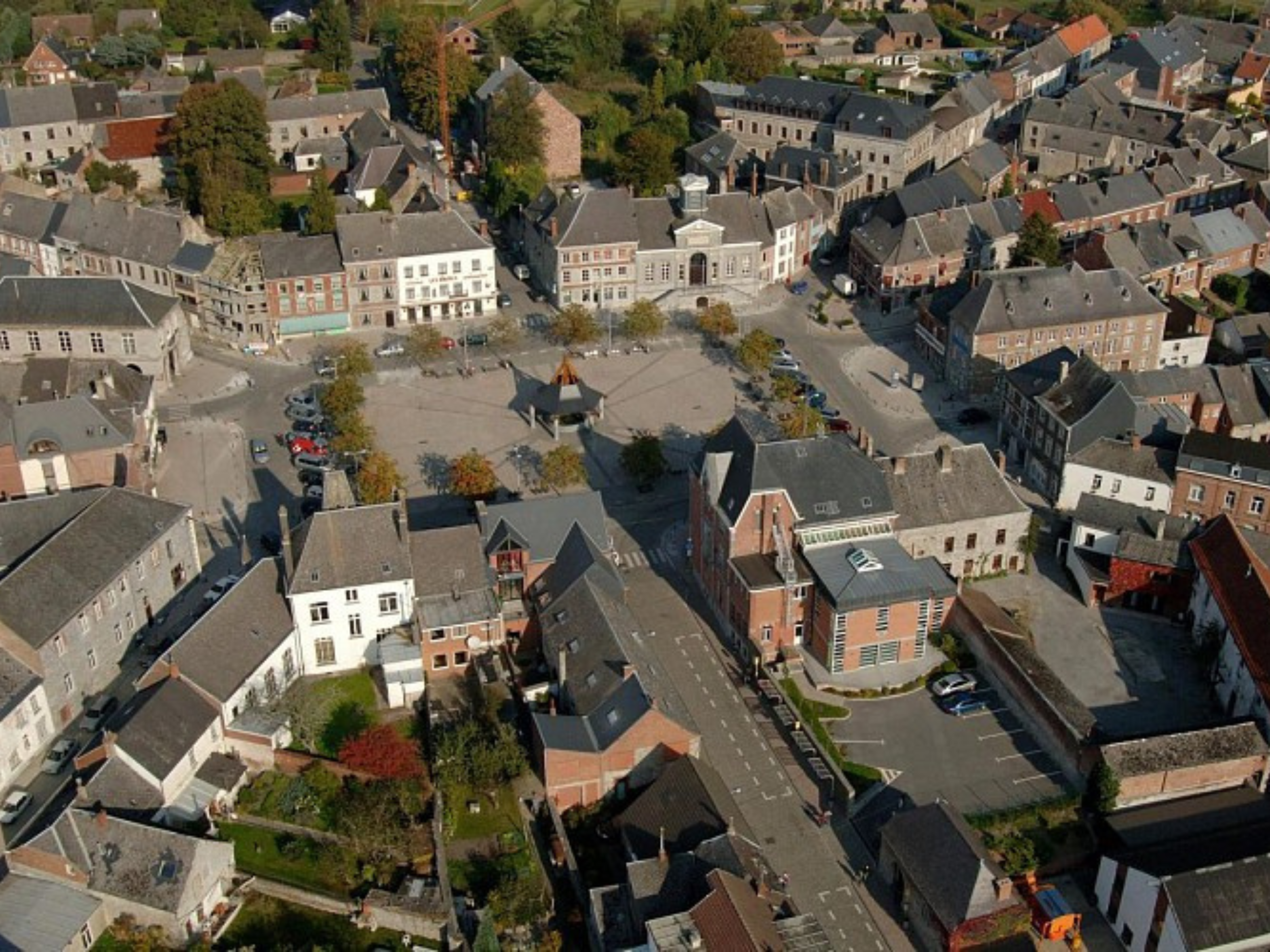 Chaleureux remerciements à celles et ceux qui n'ont pas oublié que je prenais de l'âge hier. Au menu une calvitie persistante et quelques rides supplémentaire, c'est tout et largement suffisant. (5)